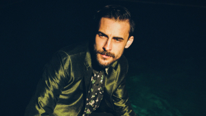 Image of Robert Ellis (21+ Event)